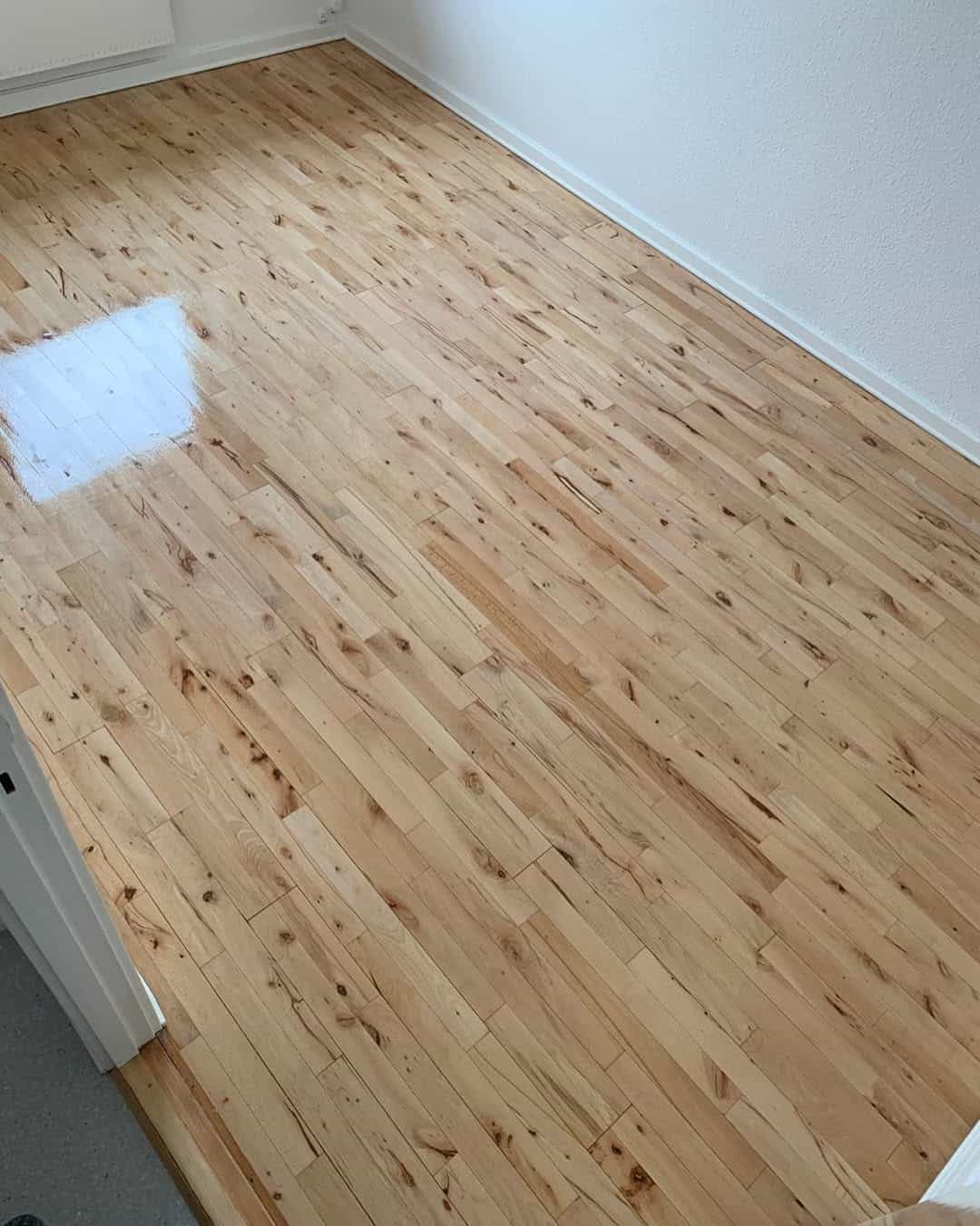 Naturlig lak på trægulv